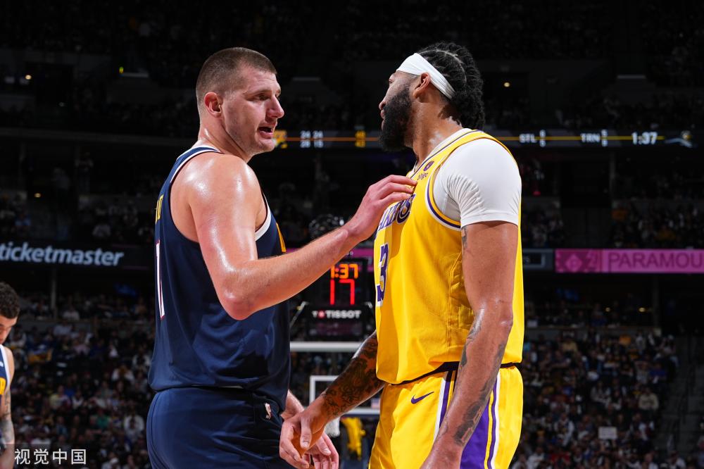 路上的一个 路上的一个