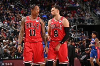 她表现出的 她表现出的